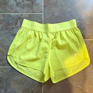 GYM SHARK YELLOW SHEOTS- size small